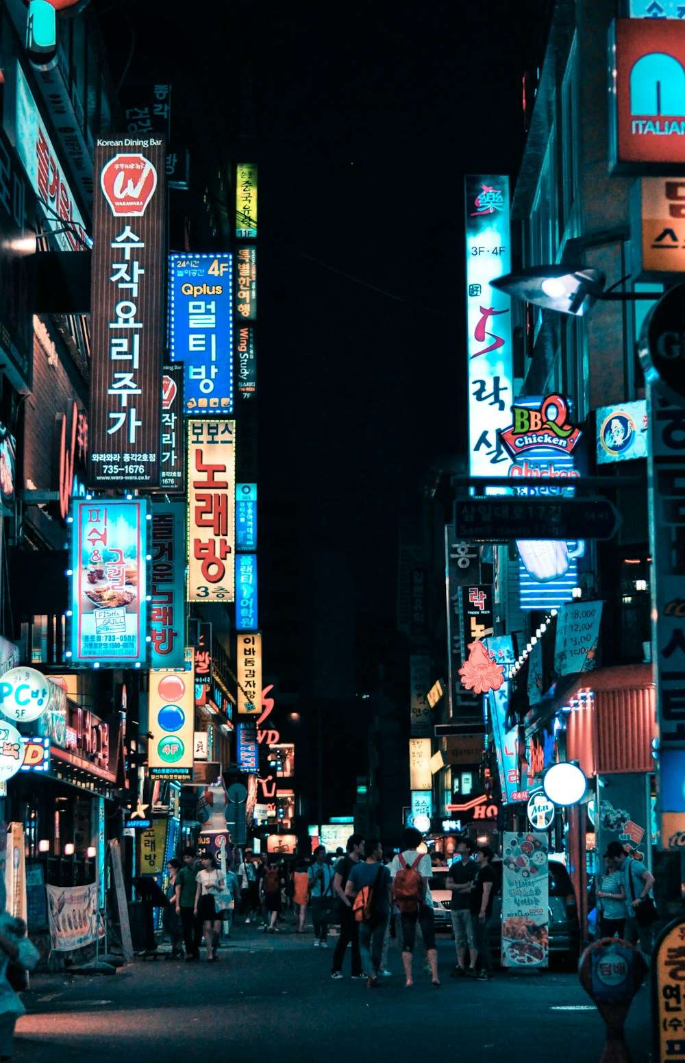首爾弘大街區夜晚